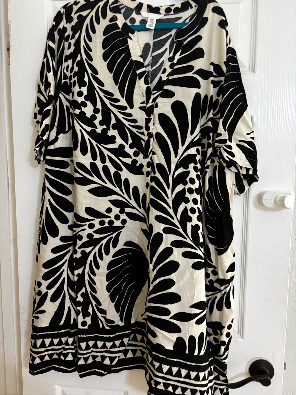 H&M Black and Cream Graphic Print Tunic